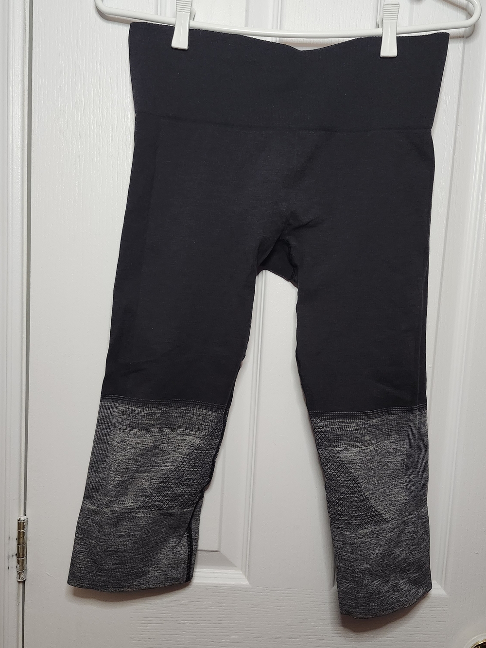 lululemon athletica Seamlessly Street Crop Leggings Size 6